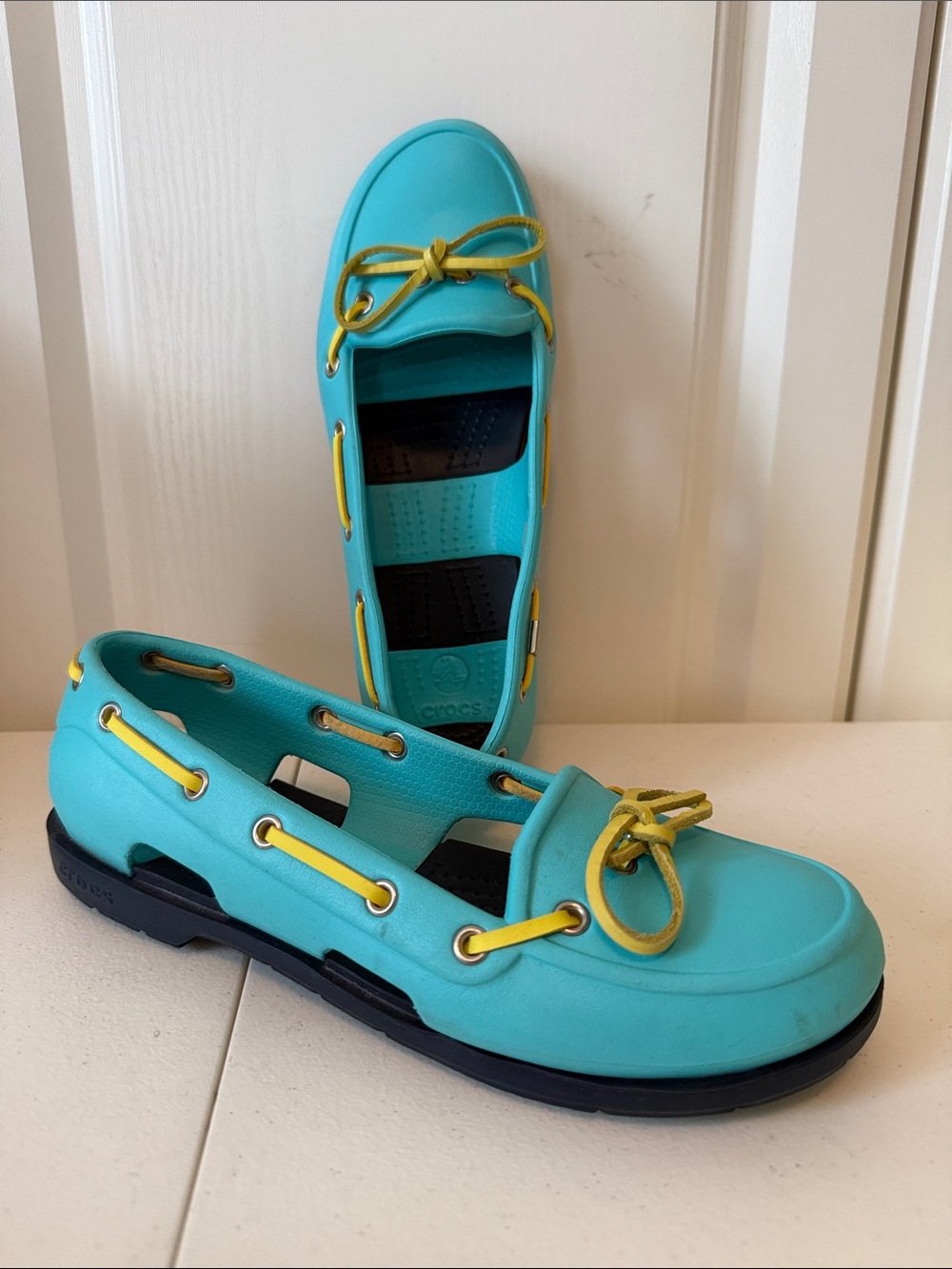 CROCS Beach Line Turquoise Slip-On Boat Shoes with Yellow Laces (sz 7)